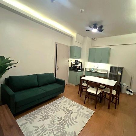 Pioneer Woodlands Bed and Breakfast Mandaluyong Exteriör bild