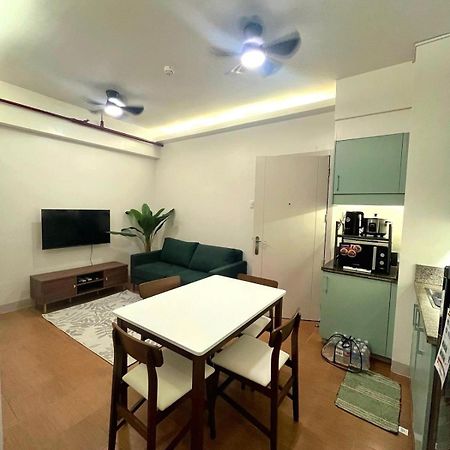 Pioneer Woodlands Bed and Breakfast Mandaluyong Exteriör bild
