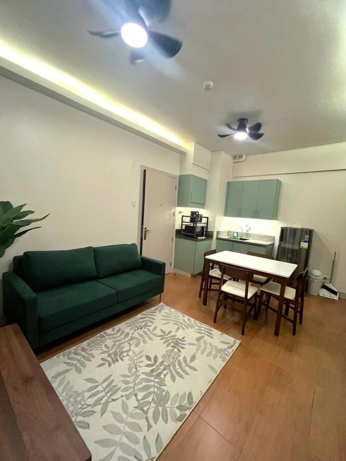 Pioneer Woodlands Bed and Breakfast Mandaluyong Exteriör bild