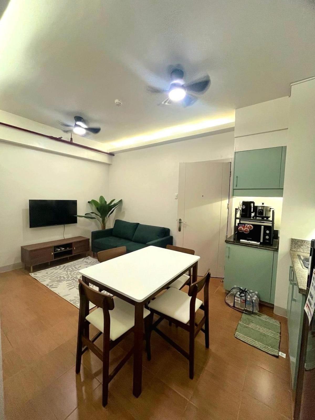 Pioneer Woodlands Bed and Breakfast Mandaluyong Exteriör bild