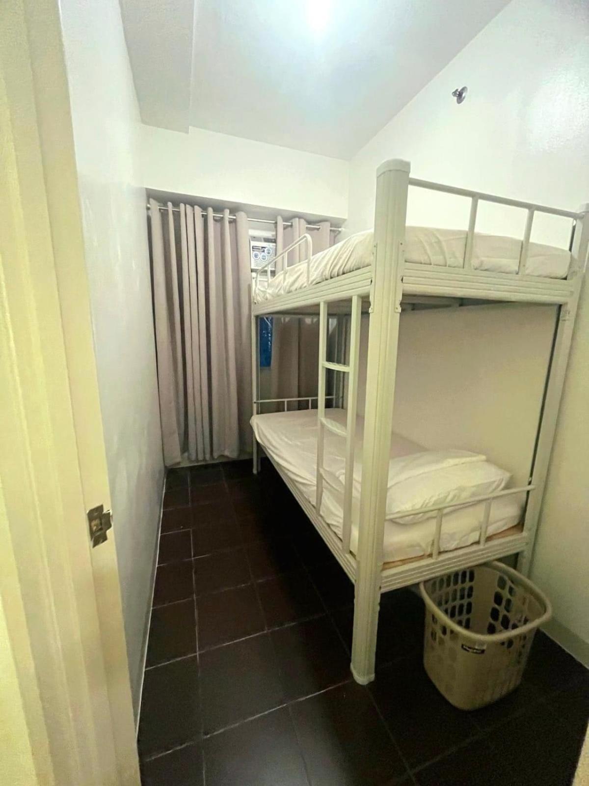 Pioneer Woodlands Bed and Breakfast Mandaluyong Exteriör bild