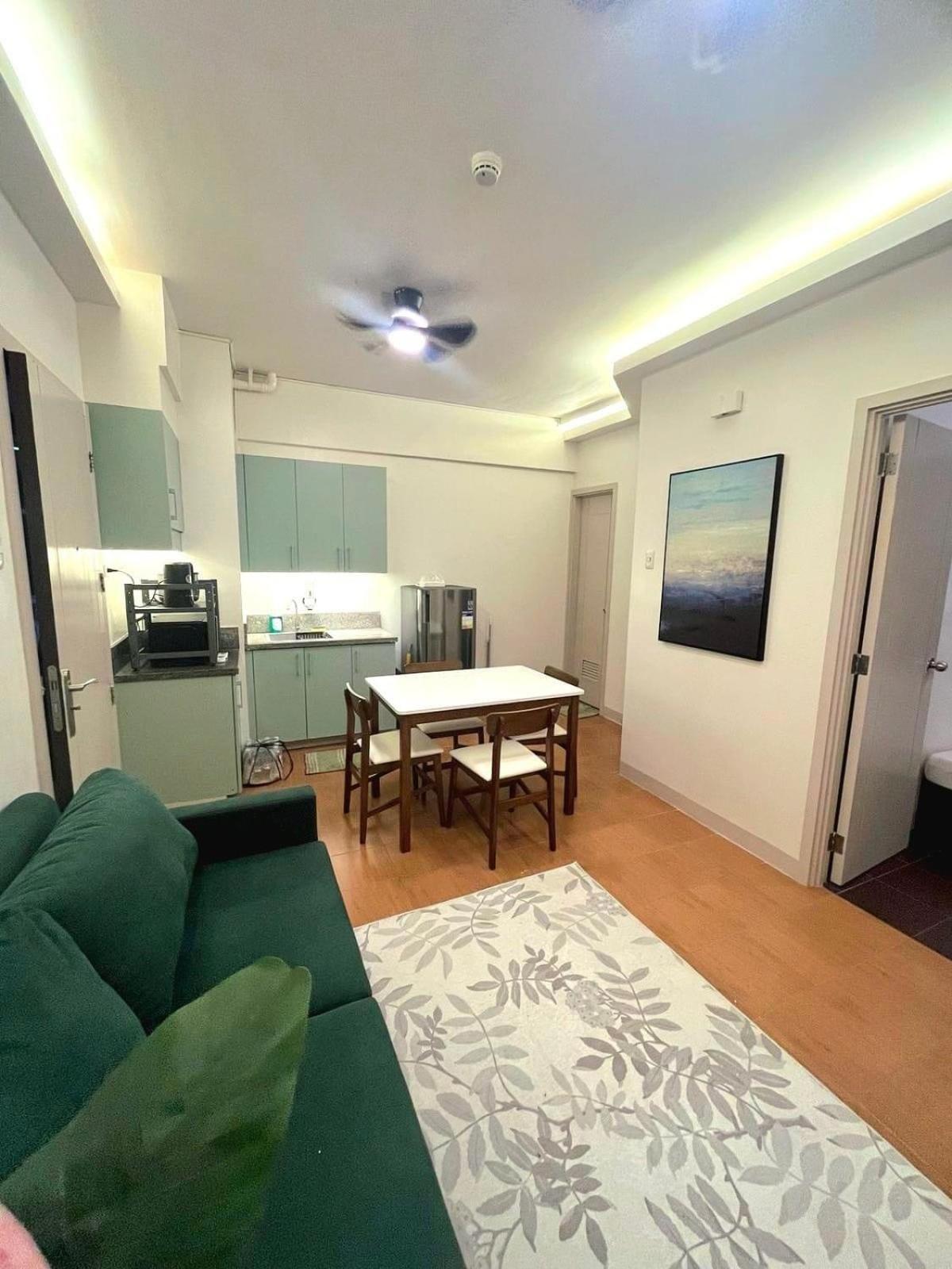 Pioneer Woodlands Bed and Breakfast Mandaluyong Exteriör bild