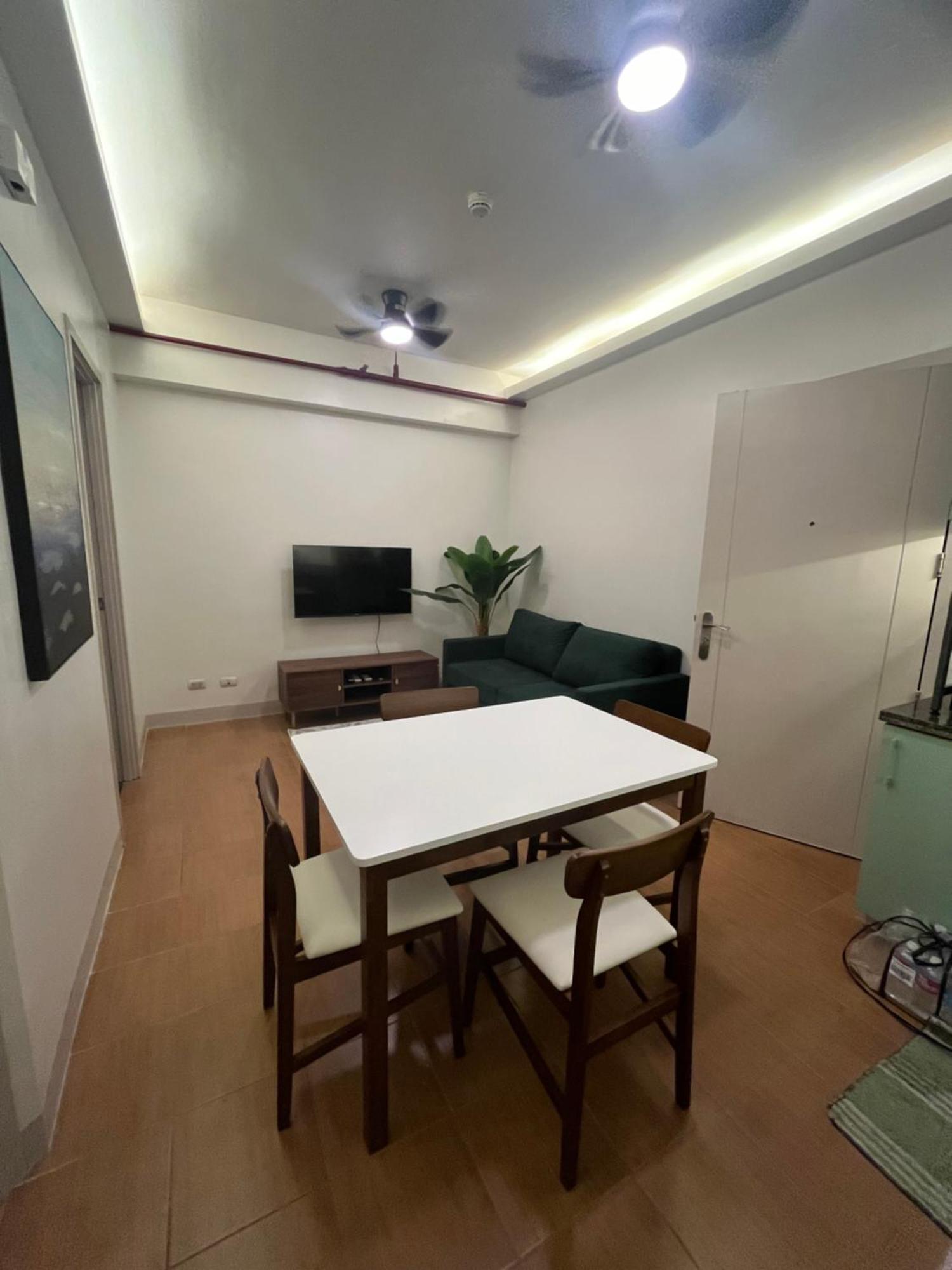 Pioneer Woodlands Bed and Breakfast Mandaluyong Exteriör bild